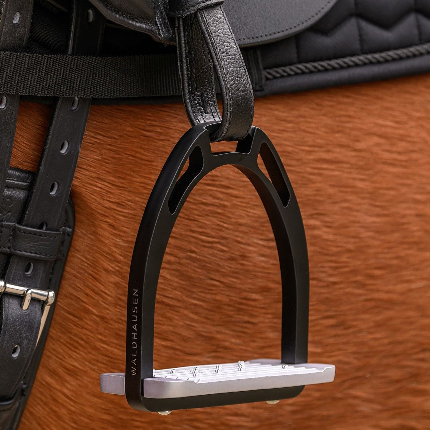Waldhausen Aluminum stirrup, black