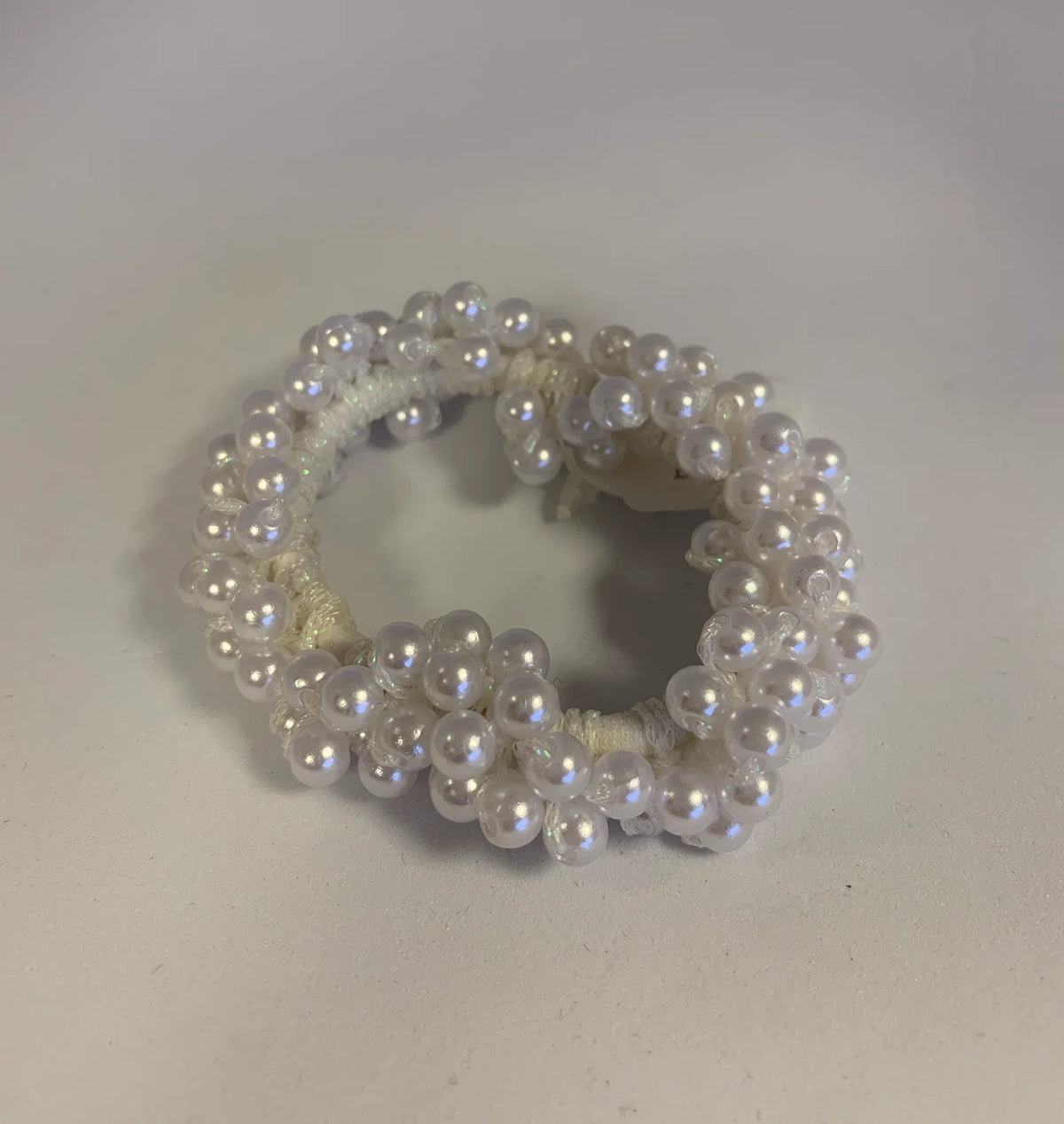 Zafina gyöngyös hajgumi / scrunchie, fehér