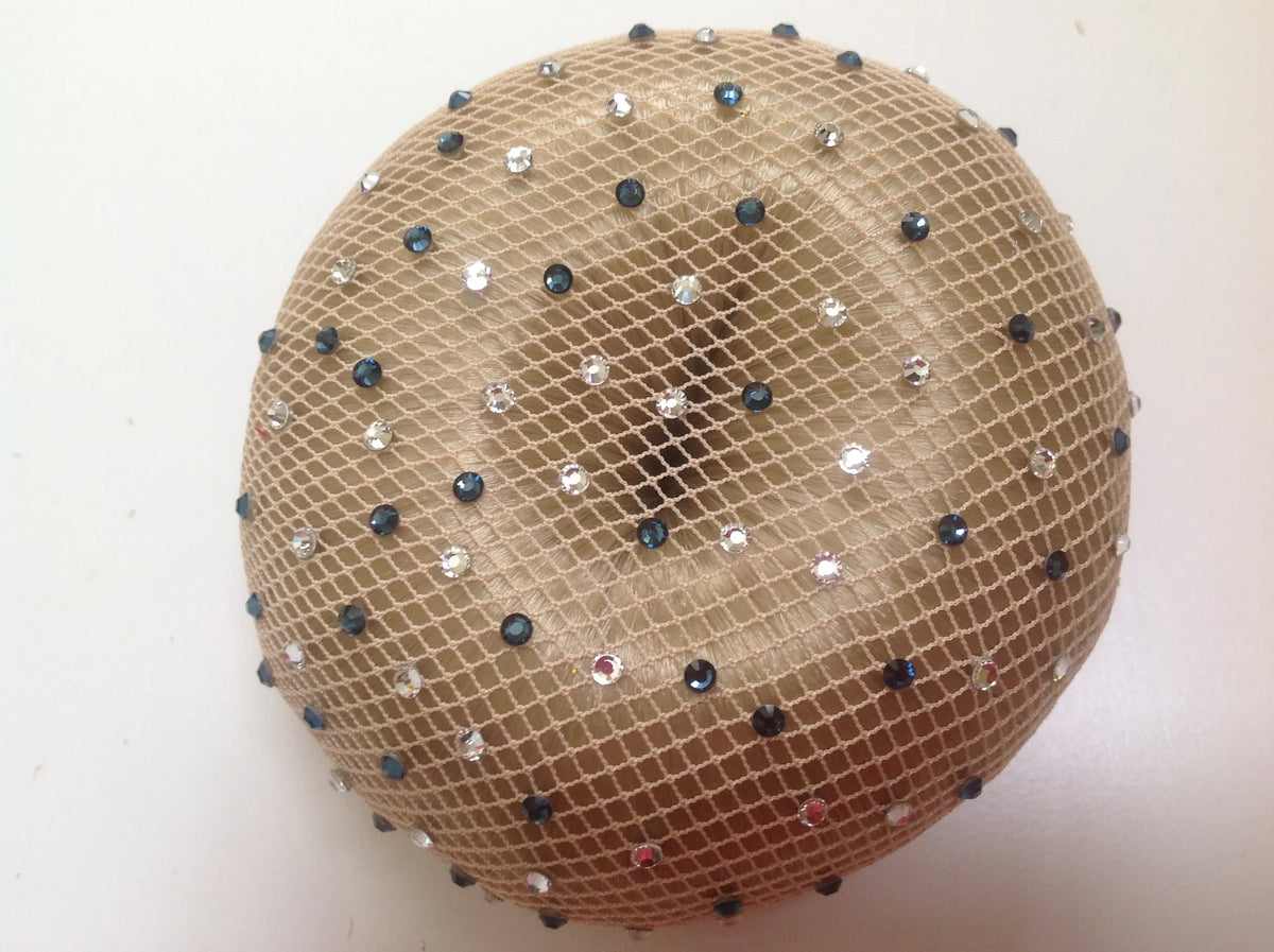 Zafina finom szövésű szőke kontyháló – Swarovski kristállyal és gyönggyel, navy-fehér