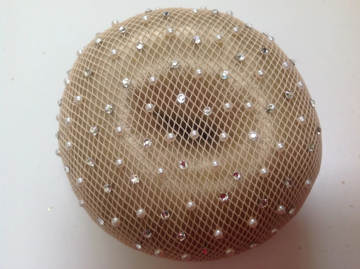 Zafina finom szövésű szőke kontyháló – Swarovski kristállyal és gyönggyel, áttetsző-fehér